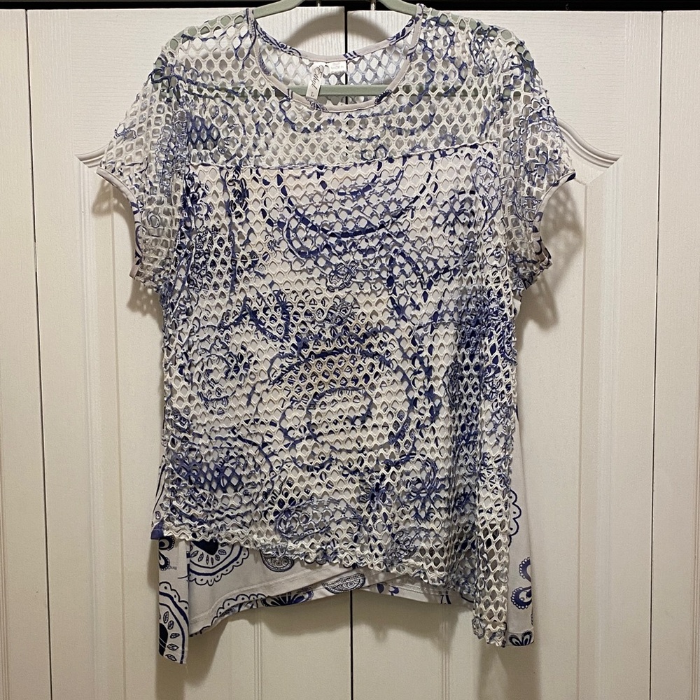 Chic Blue and Cream Patterned Blouse